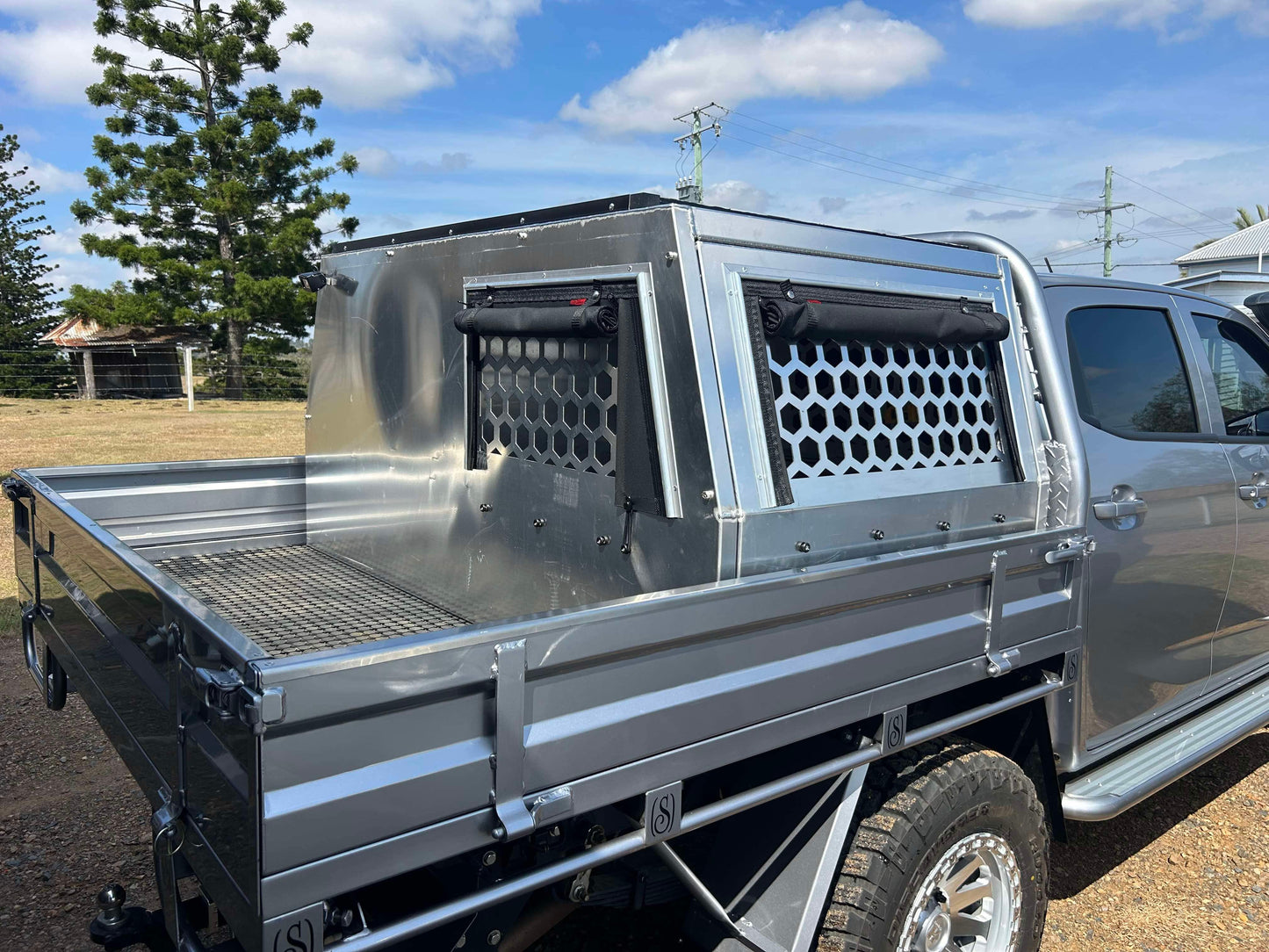 APB Angled Dog Box Cover (Right)*